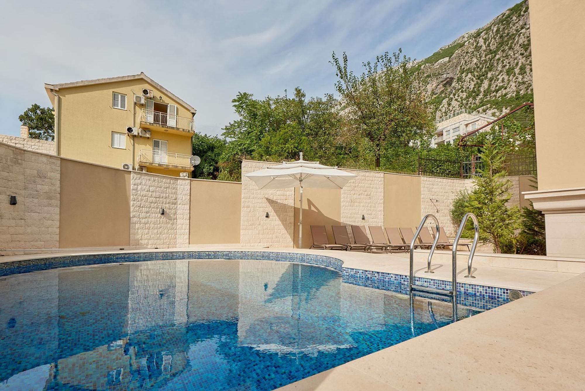 2Montenegro Limeta Apartments With Pool Cattaro Esterno foto